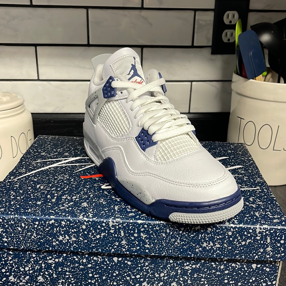 Jordan 4 Midnight Navy Size 9